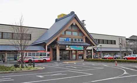 圍繞出雲市站。