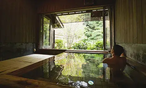 น้ำพุร้อนข้างนอกใน Yuyado-Souan